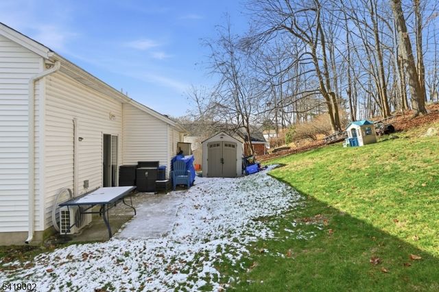 5 Chestnut Ave, Mount Arlington Boro, NJ 07856