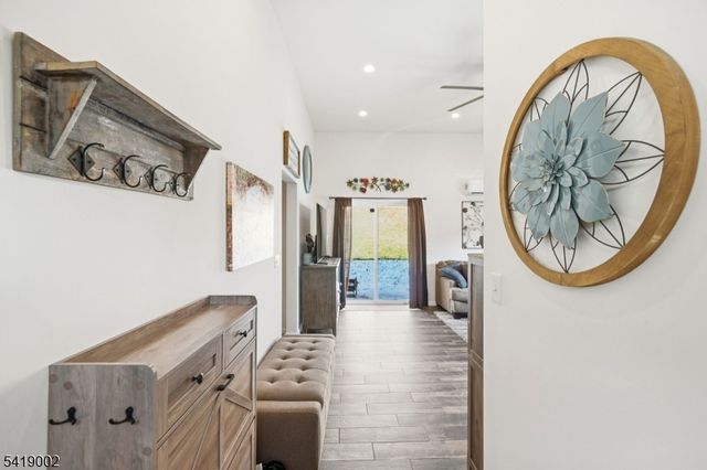 5 Chestnut Ave, Mount Arlington Boro, NJ 07856