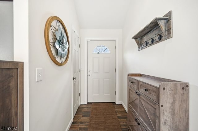 5 Chestnut Ave, Mount Arlington Boro, NJ 07856