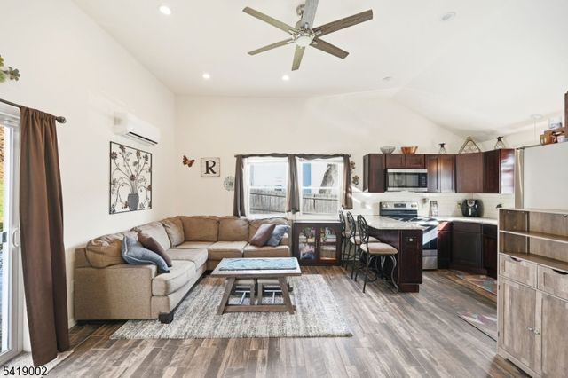 5 Chestnut Ave, Mount Arlington Boro, NJ 07856