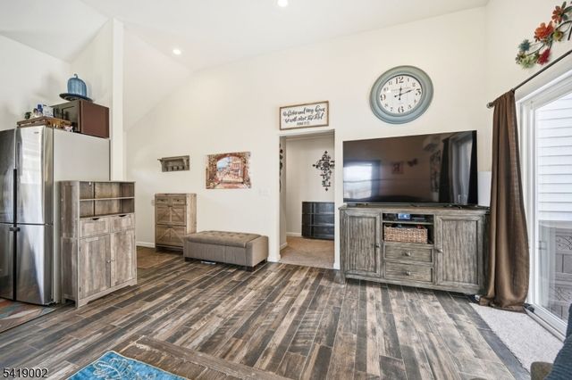 5 Chestnut Ave, Mount Arlington Boro, NJ 07856