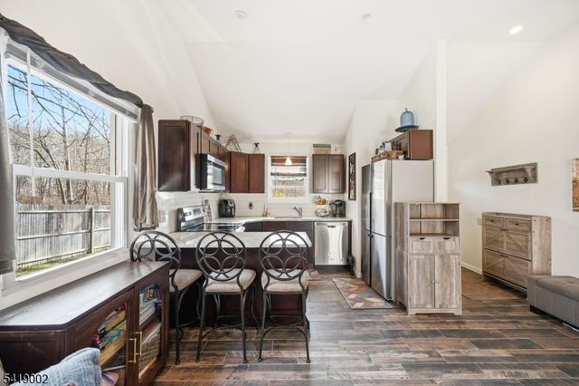 5 Chestnut Ave, Mount Arlington Boro, NJ 07856