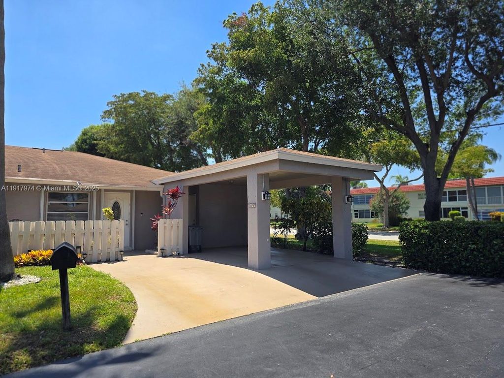 6723 Moonlit Dr, Delray Beach, FL 33446