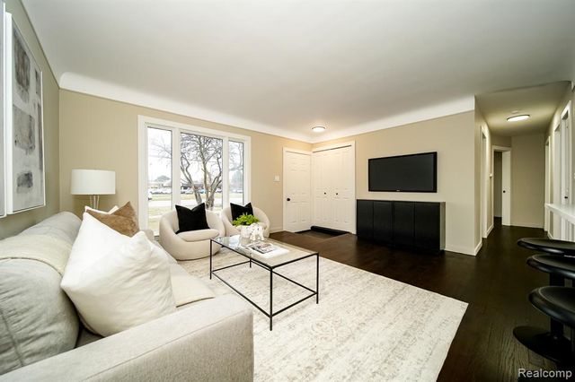 46985 Heydenreich Road, Macomb, MI 48044