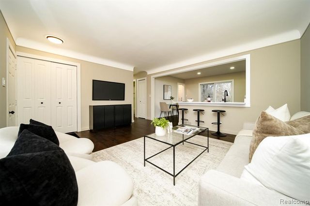 46985 Heydenreich Road, Macomb, MI 48044