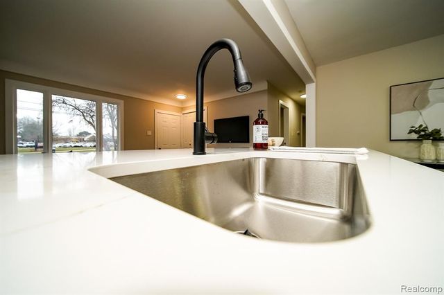 46985 Heydenreich Road, Macomb, MI 48044