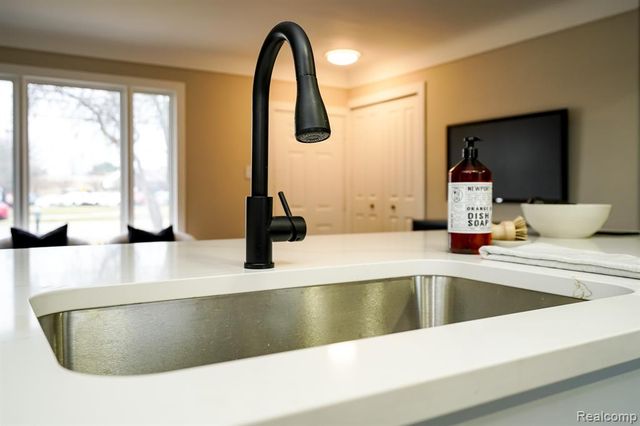 46985 Heydenreich Road, Macomb, MI 48044