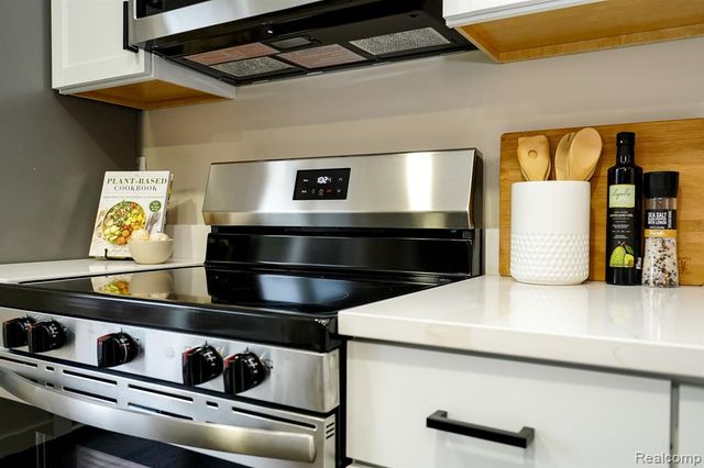 46985 Heydenreich Road, Macomb, MI 48044