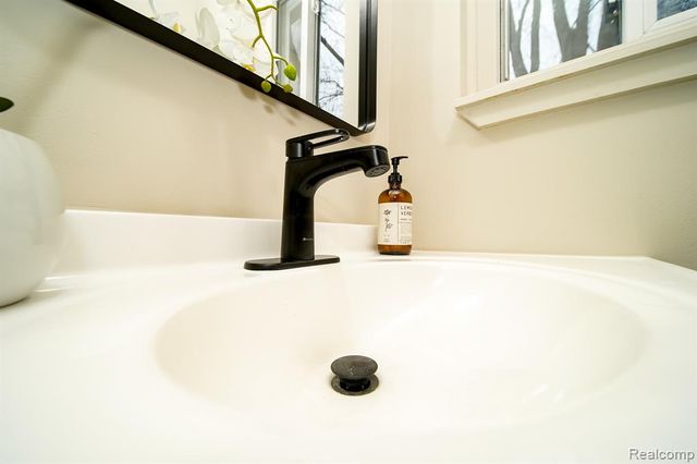 46985 Heydenreich Road, Macomb, MI 48044