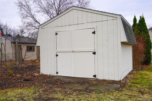 46985 Heydenreich Road, Macomb, MI 48044