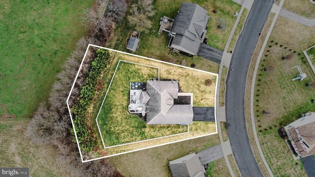 183 N ALPINE DR, York, PA 17408