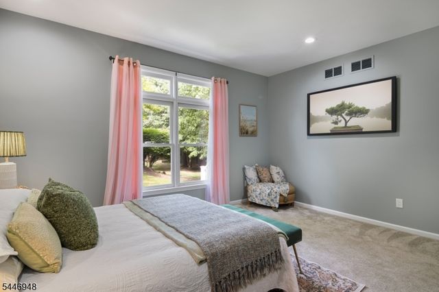 8 Clements Ct, Roseland Boro, NJ 07068