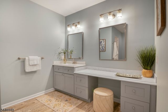 8 Clements Ct, Roseland Boro, NJ 07068