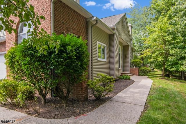 8 Clements Ct, Roseland Boro, NJ 07068