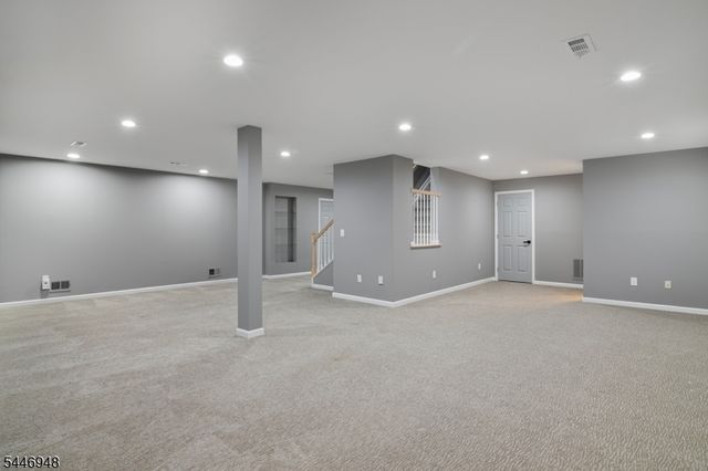 8 Clements Ct, Roseland Boro, NJ 07068