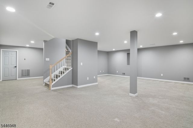 8 Clements Ct, Roseland Boro, NJ 07068