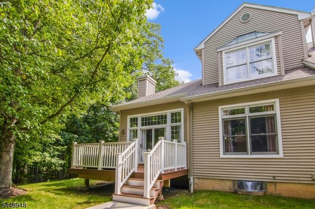 8 Clements Ct, Roseland Boro, NJ 07068