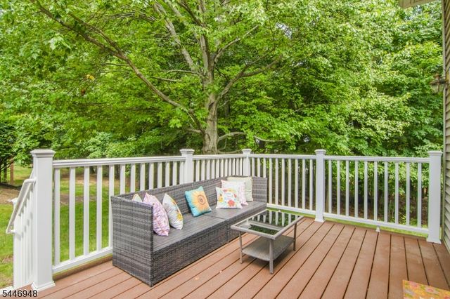 8 Clements Ct, Roseland Boro, NJ 07068