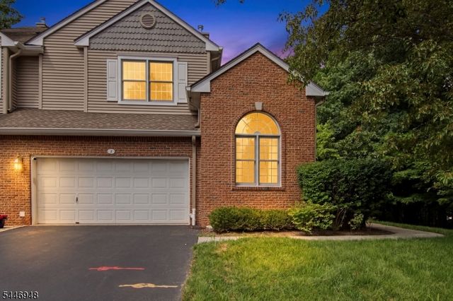 8 Clements Ct, Roseland Boro, NJ 07068