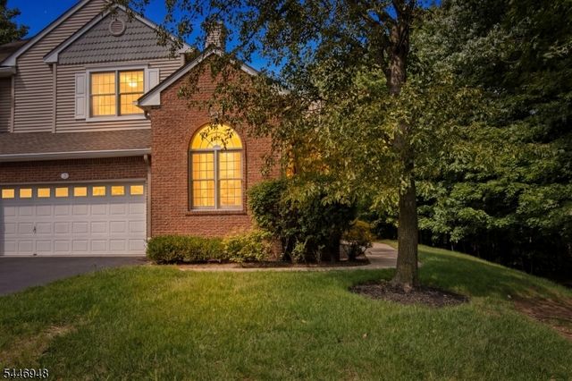 8 Clements Ct, Roseland Boro, NJ 07068
