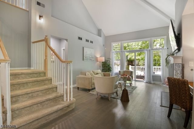 8 Clements Ct, Roseland Boro, NJ 07068