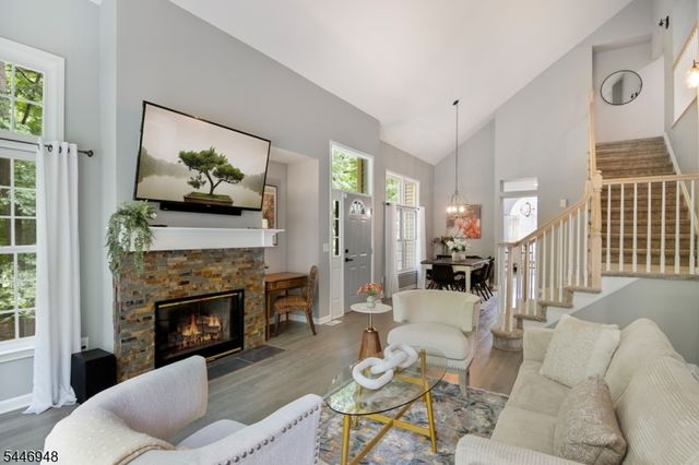 8 Clements Ct, Roseland Boro, NJ 07068