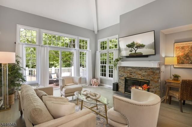 8 Clements Ct, Roseland Boro, NJ 07068