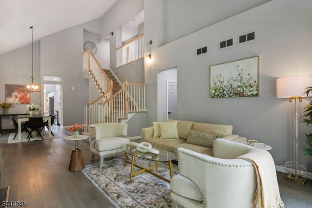 8 Clements Ct, Roseland Boro, NJ 07068