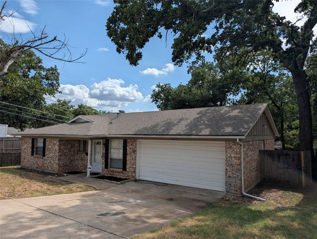 1820 Warren Lane, Fort Worth, TX 76112