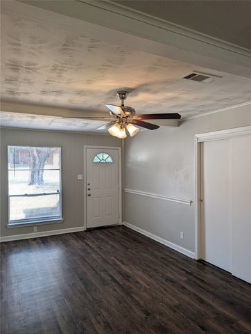 1820 Warren Lane, Fort Worth, TX 76112