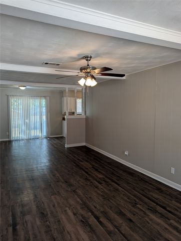 1820 Warren Lane, Fort Worth, TX 76112
