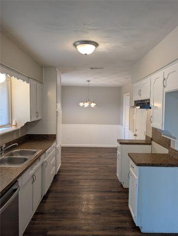 1820 Warren Lane, Fort Worth, TX 76112