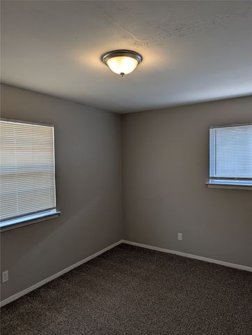 1820 Warren Lane, Fort Worth, TX 76112
