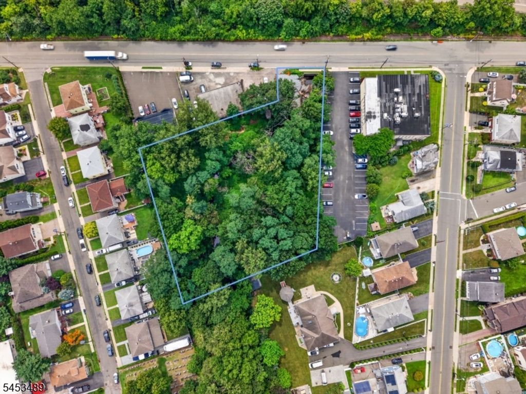 251 Molnar Dr, Elmwood Park Boro, NJ 07407 — exterior