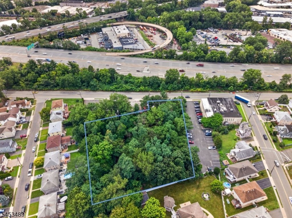 251 Molnar Dr, Elmwood Park Boro, NJ 07407 — photo 2