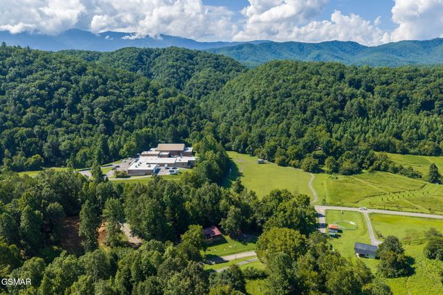 1149 Tranquility Hills Way, Cosby, TN 37722