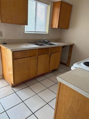 2210 Buchanan Drive, Baytown, TX 77520