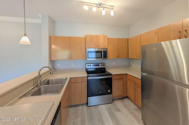 8290 GATE Parkway W 147, Jacksonville, FL 32216