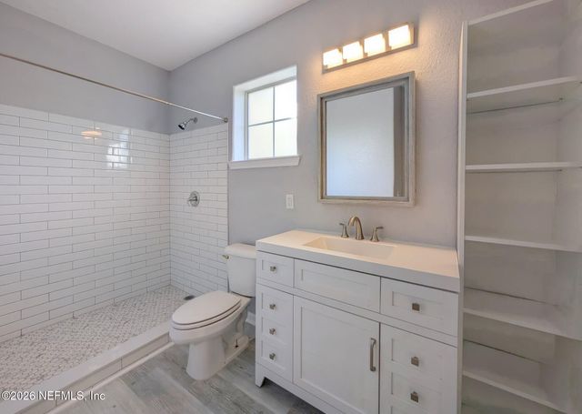 8290 GATE Parkway W 147, Jacksonville, FL 32216