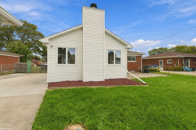 29732 Sutherland Drive, Warren, MI 48088