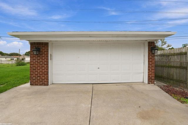 29732 Sutherland Drive, Warren, MI 48088