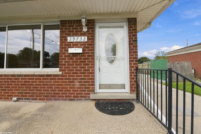 29732 Sutherland Drive, Warren, MI 48088