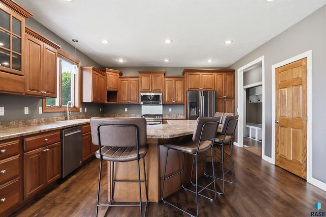 7704 32Nd St Street, Sioux Falls, SD 57106