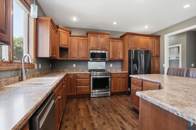 7704 32Nd St Street, Sioux Falls, SD 57106
