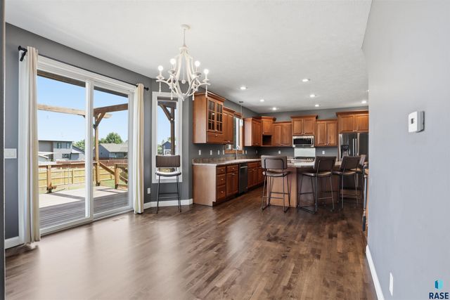 7704 32Nd St Street, Sioux Falls, SD 57106