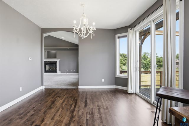 7704 32Nd St Street, Sioux Falls, SD 57106