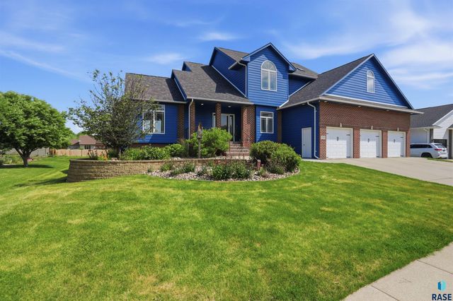 7704 32Nd St Street, Sioux Falls, SD 57106