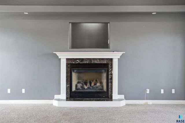 7704 32Nd St Street, Sioux Falls, SD 57106