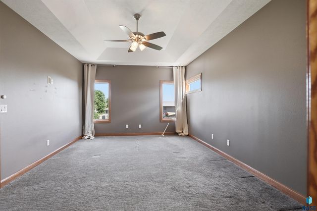 7704 32Nd St Street, Sioux Falls, SD 57106