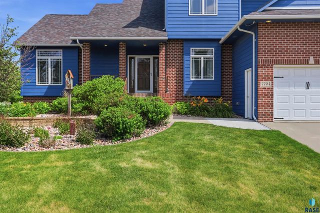 7704 32Nd St Street, Sioux Falls, SD 57106
